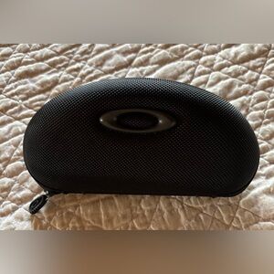Oakley Sunglasses Case Hard Shell Black Zip Clamshell  **CASE ONLY**